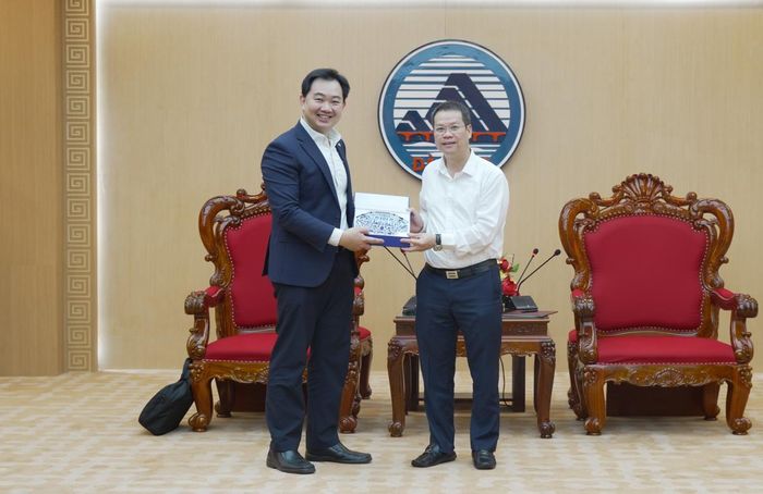 Chủ tịch UBND TP Đà Nẵng Nguyễn Mạnh Hùng đề nghị Hiệp hội Công nghiệp bán dẫn Singapore quan tâm thúc đẩy đầu tư vào lĩnh vực công nghiệp vi mạch bán dẫn tại Đà Nẵng.
