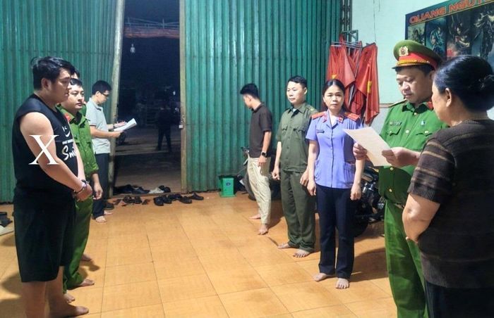 Cơ quan Công an khám xét nơi ở của đối tượng Sơn (X).
