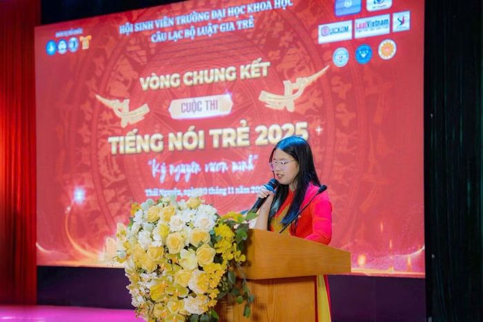 Đảm nhận vai trò Trưởng Ban tổ chức cuộc thi "Tiếng nói Trẻ 2025" là một trong những trải nghiệm giúp Thúy Hoa vượt qua sự rụt rè, học cách lãnh đạo, phối hợp cùng tập thể và tự tin bước ra khỏi vùng an toàn.
