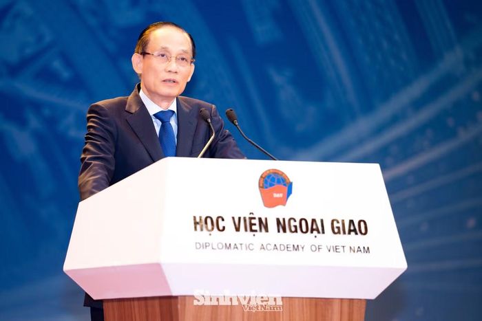 Bộ trưởng Bộ Ngoại giao gửi lời chúc mừng tới các tân cử nhân Khóa 49, "khóa sinh viên đầu tiên của Học viện Ngoại giao bước vào kỷ nguyên mới của dân tộc".