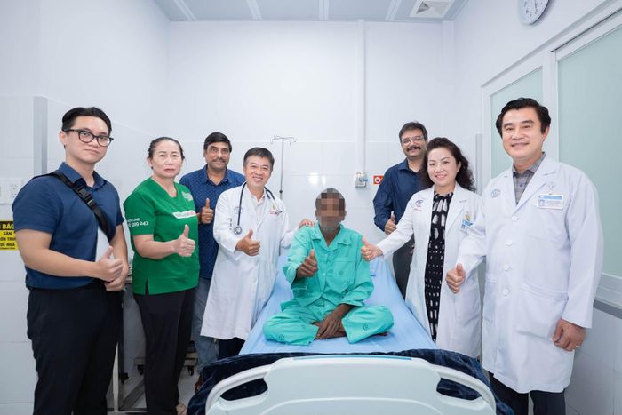  Người bệnh sẽ trở về Ấn Độ trên chuyến bay có bác sĩ hỗ trợ. Ảnh: BVCC 