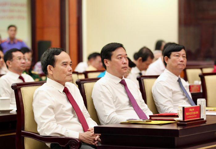 Các đồng chí Trần Lưu Quang, Bí thư Thành ủy TPHCM; Lê Quốc Phong, Phó Bí thư Thường trực Thành ủy TPHCM; Võ Văn Minh, Phó Bí thư Thành ủy, Chủ tịch HĐND TPHCM tại lễ kỷ niệm, sáng 25-7. Ảnh: DŨNG PHƯƠNG