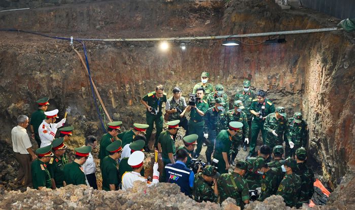 Công tác tìm kiếm hài cốt liệt sĩ diễn ra khẩn trương, liên tục trong những ngày qua. Ảnh: MẠNH THẮNG