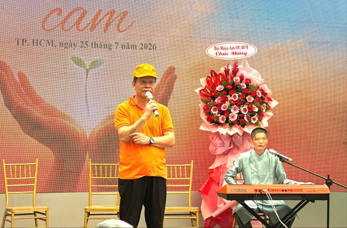  Thiếu tướng, PGS-TS, Thầy thuốc Nhân dân Nguyễn Hồng Sơn, Chủ tịch Hội nạn nhân chất độc da cam/dioxin TPHCM, chia sẻ tại chương trình. Ảnh: HỒ SƠN 