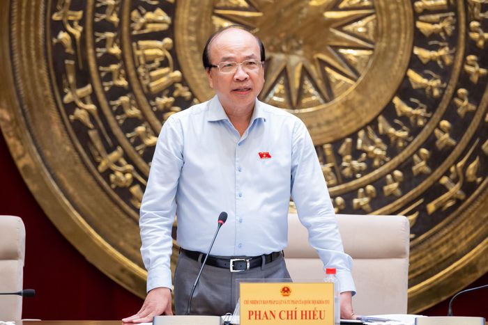  Chủ nhiệm Ủy ban Pháp luật và Tư pháp Phan Chí Hiếu kết luận nội dung thảo luận. Ảnh: CẨM HÀ 