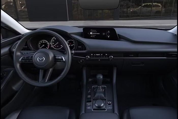 Cùng với động cơ mới, Mazda cũng đã điều chỉnh lại dòng sản phẩm để dễ lựa chọn hơn. Đối với Mazda 3, phiên bản 15C trước đây chỉ bán cho các công ty nay cũng được cung cấp cho người mua thông thường và gia nhập cùng phiên bản 15S hiện có.