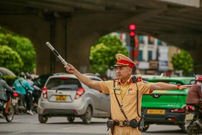 Tạm cấm một số tuyến đường ở Hà Nội. Ảnh: CAHN.