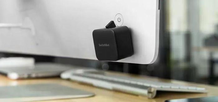 SwitchBot Bot Rechargeable sử dụng cánh tay cơ khí để nhấn công tắc vật lý, biến thiết bị điện truyền thống thành thiết bị thông minh.