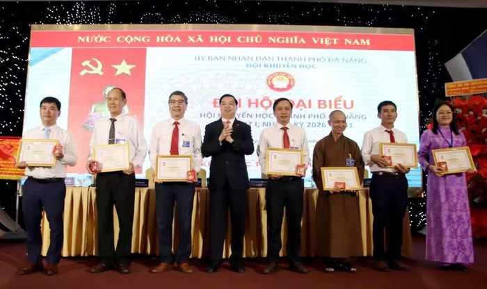 Trung ương Hội Khuyến học Việt Nam trao Kỷ niệm chương “Vì sự nghiệp khuyến học” cho cá nhân có nhiều đóng góp cho công tác khuyến học, khuyến tài.
