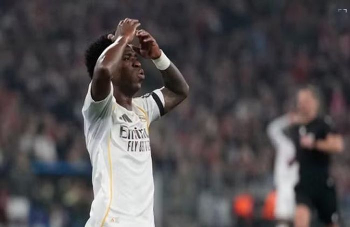 Nếu hai bên không thể đạt được thỏa thuận trong thời gian tới, Real Madrid sẽ cân nhắc bán Vinicius trước khi hợp đồng đáo hạn để tránh nguy cơ mất trắng ngôi sao người Brazil vào mùa hè năm 2027.