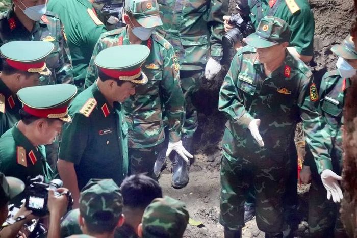 Đại tướng Phan Văn Giang kiểm tra, thăm hỏi, động viên lực lượng quy tập hài cốt liệt sĩ tại Công viên Lê Thị Riêng.