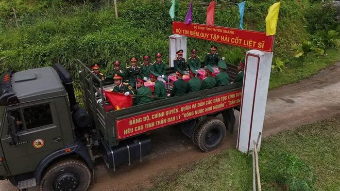 Hành trình đưa tiễn hài cốt các liệt sĩ.
