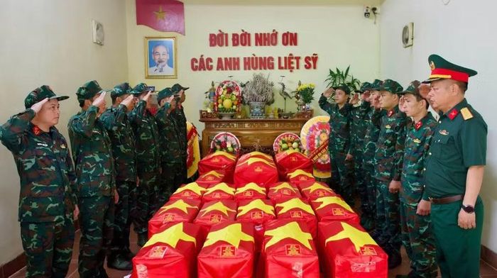 Nghi lễ chuẩn bị đưa tiễn hài cốt các liệt sĩ về Nghĩa trang Liệt sĩ Quốc gia Vị Xuyên.