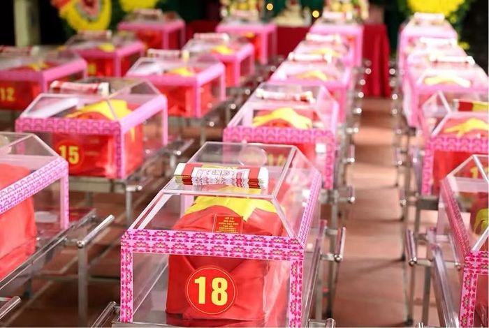Hài cốt liệt sĩ được chuyển về Nghĩa trang Liệt sĩ Quốc gia Vị Xuyên.