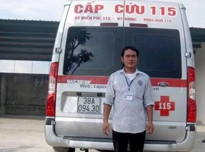 Năm 2015, chiếc xe cấp cứu đưa hai mẹ con thí sinh từ Hà Tĩnh, vượt 350 km ra Hà Nội để kịp rút, nộp hồ sơ đại học đã trở thành biểu tượng cho những bất cập của phương thức tuyển sinh thời điểm đó, khi thí sinh phải trực tiếp đi lại nhiều lần, tốn kém thời gian, chi phí và chịu nhiều áp lực trong quá trình đăng ký xét tuyển.