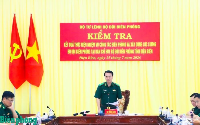 Trung tướng Vũ Trung Kiên phát biểu kết luận, chỉ đạo những nhiệm vụ trọng tâm đối với Bộ đội Biên phòng tỉnh Điện Biên trong thời gian tới. Ảnh: Thanh Xuân