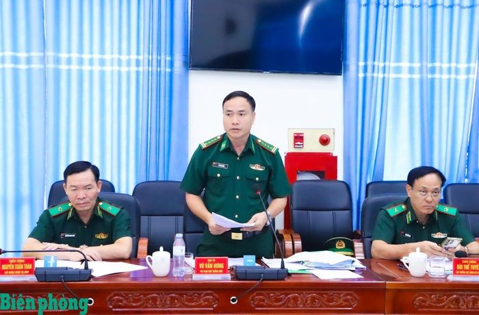 Đại tá Vũ Văn Hưng, Phó Tham mưu trưởng Bộ đội Biên phòng phát biểu tại buổi làm việc. Ảnh: Thanh Xuân