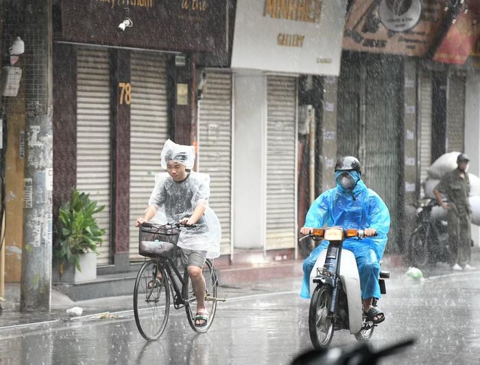 Hà Nội còn mưa rải rác trong sáng nay, từ chiều nay mưa giảm.