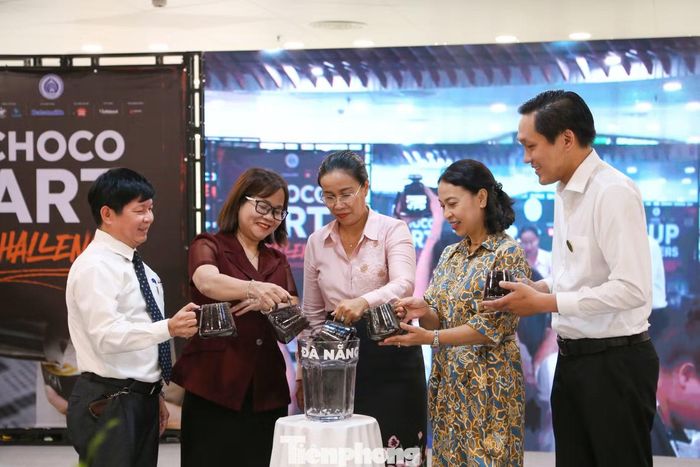 “Thông qua việc giới thiệu các loại cà phê kết hợp với đặc sản, dược liệu nổi tiếng của thành phố, chúng tôi kỳ vọng góp phần nâng cao giá trị từ nguyên liệu đến sản phẩm, thúc đẩy tiêu dùng, khẳng định hình ảnh Đà Nẵng là điểm đến trẻ trung, năng động và giàu bản sắc”, ông Duy nói.