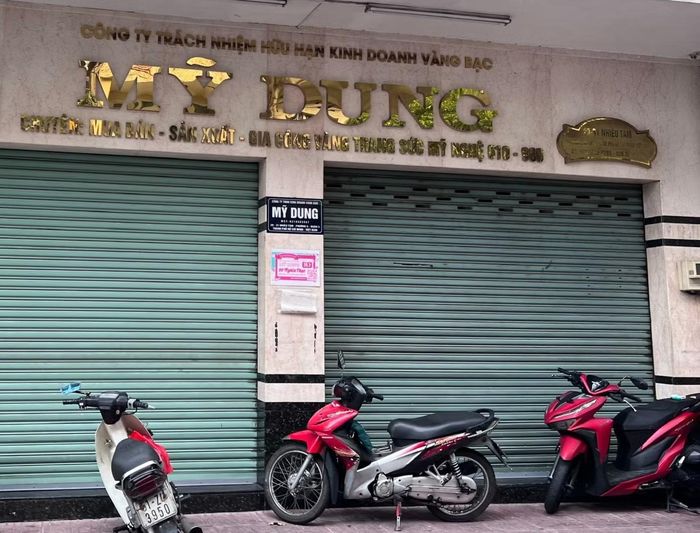 Nhiều tiệm vàng, kim cương ở TPHCM tạm đóng cửa khiến những khu phố chuyên vàng bạc thêm đìu hiu.