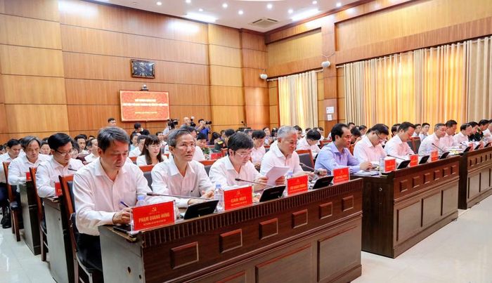 Các đại biểu tham dự buổi làm việc.