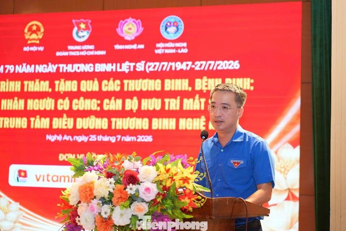 Phát biểu tại chương trình, anh Nguyễn Tường Lâm - Bí thư T.Ư Đoàn, Chủ tịch T.Ư Hội Liên hiệp Thanh niên Việt Nam, Chủ nhiệm Ủy ban Kiểm tra T.Ư Đoàn bày tỏ sự xúc động, cảm phục trước những hy sinh, cống hiến của các thương binh, bệnh binh cho sự nghiệp đấu tranh giải phóng dân tộc, bảo vệ Tổ quốc. Dù mang thương tật do chiến tranh để lại, các bác vẫn luôn giữ vững phẩm chất Bộ đội Cụ Hồ, sống lạc quan, kiên cường vượt qua khó khăn, trở thành tấm gương sáng để thế hệ trẻ học tập và noi theo. Bí thư T.Ư Đoàn mong các bác thương binh, bệnh binh tiếp tục phát huy truyền thống cách mạng, giữ gìn sức khỏe, là điểm tựa tinh thần và góp phần giáo dục lòng yêu nước, truyền thống cách mạng cho thế hệ hôm nay và mai sau.