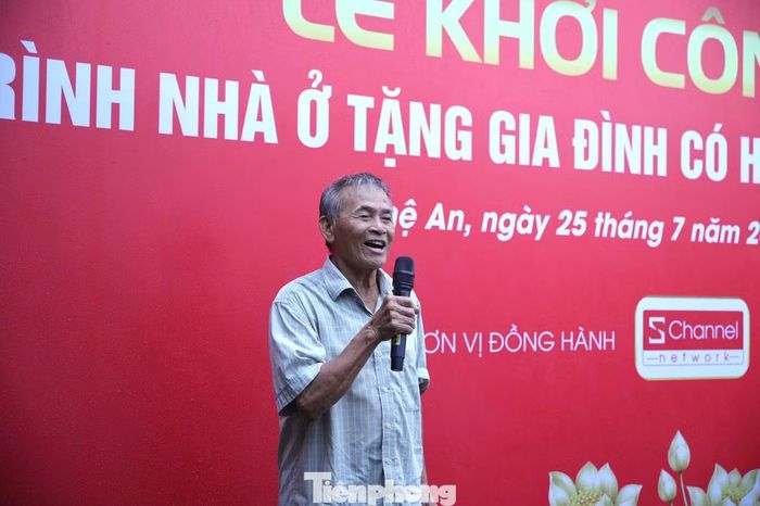 Ông Biện Văn Út bày tỏ niềm xúc động và cảm ơn vì được tặng căn nhà ý nghĩa.