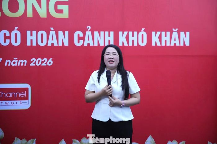Bà Nguyễn Thị Phương Thúy - Ủy viên Ban Chấp hành Đảng bộ tỉnh, Bí thư Đảng ủy xã Kim Liên chia sẻ về hoàn cảnh khó khăn của ông Út.