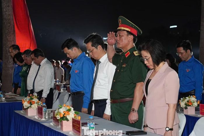 Chương trình do Ủy ban MTTQ Việt Nam TP Hà Nội phối hợp với Thành Đoàn Hà Nội tổ chức, có sự tham dự của Bí thư Thành ủy Hà Nội Trần Đức Thắng, Bí thư Thường trực T.Ư Đoàn Nguyễn Minh Triết cùng lãnh đạo thành phố, thân nhân các gia đình liệt sĩ và đông đảo đoàn viên, thanh niên.