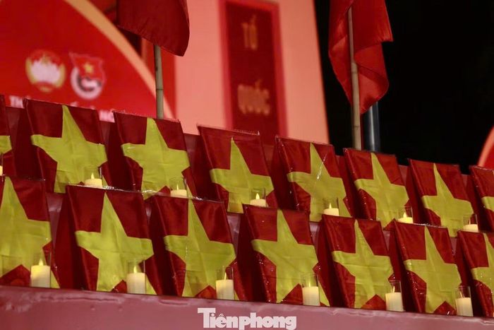 Dịp này, Thành Đoàn Hà Nội tiếp tục triển khai Dự án "Phục dựng di ảnh liệt sĩ", ứng dụng công nghệ để phục dựng 210 di ảnh đã phai màu theo thời gian và trao 210 phần quà tới các gia đình liệt sĩ trên địa bàn thành phố.