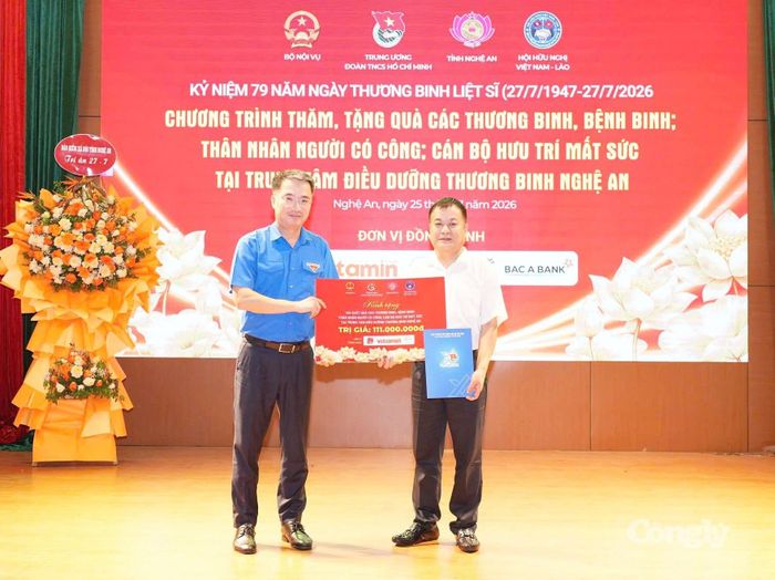 T.Ư Đoàn trao tặng những phần quà thiết thực và ý nghĩa đến tập thể Trung tâm cùng các thương bệnh binh.