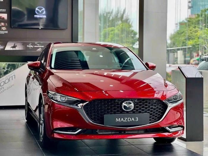 Mazda3 nói riêng và sedan cỡ C nói chung đang bị mất đi thị phần. Ảnh: THACO