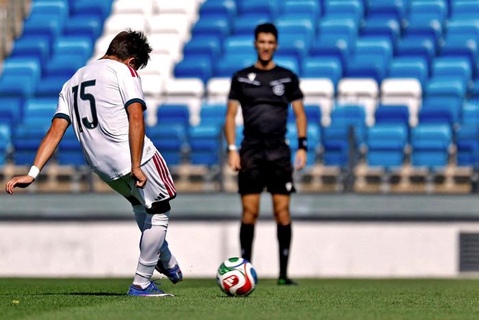 Guler hỏng phạt đền trong trận thắng 1-0 của Real Madrid. Ảnh: Diario AS
