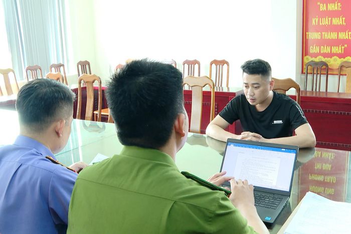 Hoàng Trọng Nguyên tại cơ quan công an. Ảnh: Công an tỉnh Lạng Sơn