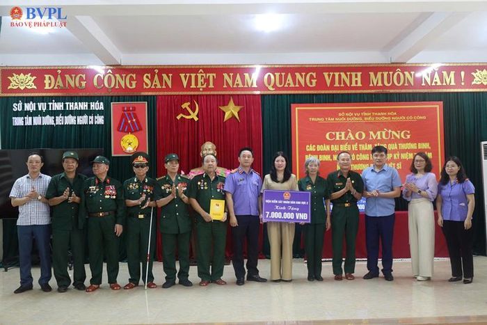  Những món quà thể hiện đạo lý "Uống nước nhớ nguồn", "Đền ơn đáp nghĩa".