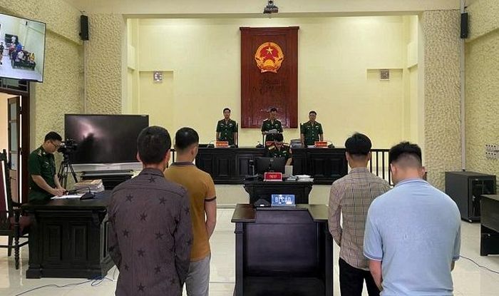  Hội đồng xét xử tuyên án