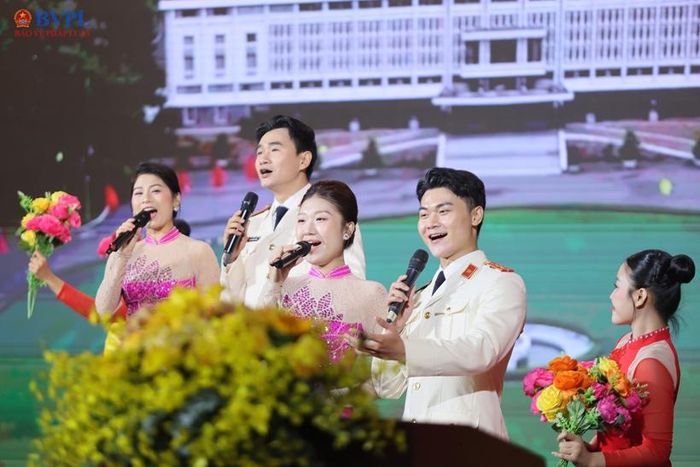  Tiết mục văn nghệ chào mừng.