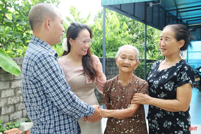 Hàng chục năm qua, bà Nguyễn Thị Xuân chưa bao giờ ngừng hy vọng sớm tìm được phần mộ của chồng.