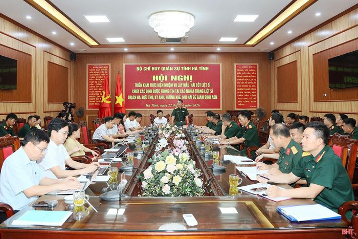 Bộ Chỉ huy Quân sự tỉnh Hà Tĩnh phối hợp với Sở Nội vụ tổ chức hội nghị triển khai thực hiện nhiệm vụ lấy mẫu hài cốt chưa xác định được thông tin tại các nghĩa trang liệt sĩ.