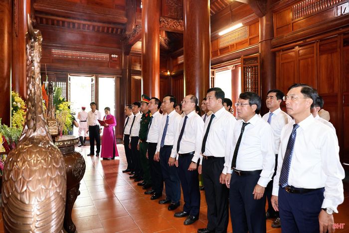 Trước anh linh của Người, đoàn bày tỏ lòng biết ơn vô hạn đối với công lao to lớn của Chủ tịch Hồ Chí Minh, nguyện tiếp tục học tập và làm theo tư tưởng, đạo đức, phong cách của Bác, chung sức xây dựng quê hương, đất nước ngày càng phát triển.