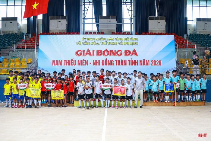 Ở lứa tuổi thiếu niên, giải nhất thuộc về đội bóng phường Thành Sen; đội xã Đồng Lộc đạt giải nhì; các đội bóng xã Cẩm Xuyên, phường Hà Huy Tập đồng giải 3.