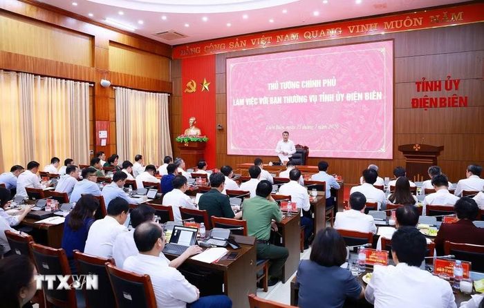Thủ tướng Lê Minh Hưng làm việc với Ban Thường vụ Tỉnh ủy Điện Biên. (Ảnh: Dương Giang/TTXVN)