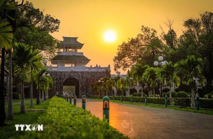 Hoàng hôn trên Nghĩa trang Liệt sỹ Quốc gia A1, nơi yên nghỉ của 644 liệt sỹ đã hy sinh trong Chiến dịch Điện Biên Phủ năm 1954. (Ảnh: Xuân Tư/TTXVN)