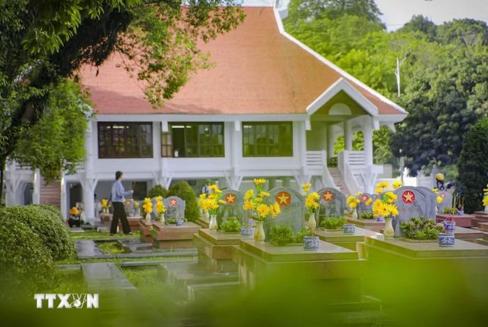 Những ngôi mộ của các Anh hùng liệt sỹ nằm yên bình giữa Nghĩa trang Liệt sỹ Quốc gia A1. (Ảnh: Xuân Tư/TTXVN)