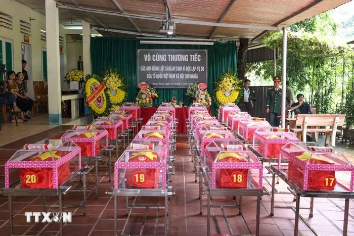 Hài cốt 34 liệt sỹ được Đội tìm kiếm, quy tập hài cốt liệt sỹ tỉnh Tuyên Quang tìm thấy trong "Chiến dịch 500 ngày đêm đẩy mạnh tìm kiếm, quy tập và xác định danh tính hài cốt liệt sỹ.” (Ảnh: Hoàng Hiếu/TTXVN)