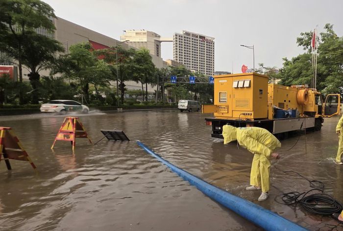 Tình trạng "dềnh nước" trên đường Võ Chí Công đã diễn ra nhiều năm nay.