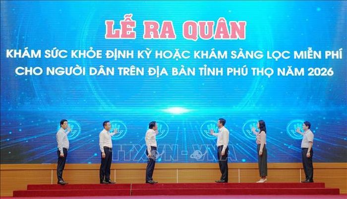 UBND tỉnh Phú Thọ phát động Lễ ra quân khám sức khỏe định kỳ, khám sàng lọc miễn phí cho người dân trên địa bàn tỉnh.