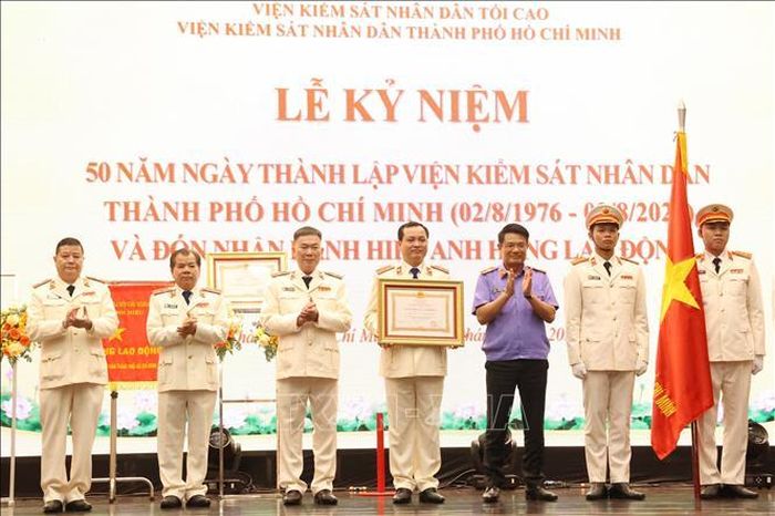 Viện Kiểm sát nhân dân TP Hồ Chí Minh đón nhận Huân chương Lao động hạng Nhất dịp Lễ kỷ niệm 50 năm thành lập (2/8/1976 - 2/8/2026).