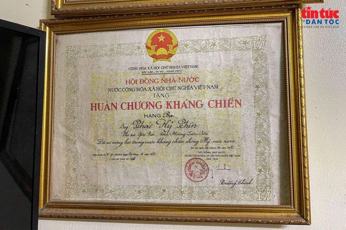 Bác sĩ Thái Hỷ Thìn được Nhà nước tặng Huân chương Kháng chiến hạng Ba vì những đóng góp trong thời kỳ kháng chiến chống Mỹ.