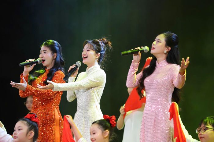 Tạo cơ chế để nghệ nhân, nghệ sĩ đồng hành cùng phát triển văn hóa cơ sở.